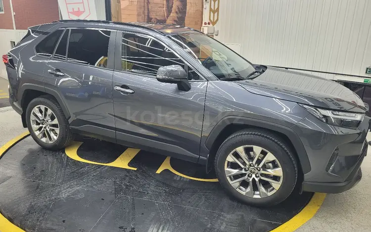 Toyota RAV4 2023 года за 16 500 000 тг. в Усть-Каменогорск