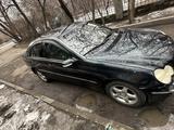 Mercedes-Benz C 240 2001 года за 2 100 000 тг. в Алматы – фото 2