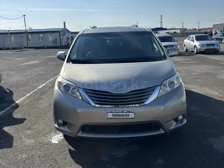 Toyota Sienna 2015 года за 8 800 000 тг. в Атырау