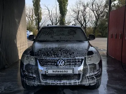 Volkswagen Touareg 2008 года за 7 500 000 тг. в Алматы