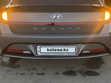 Hyundai Sonata 2023 года за 14 000 000 тг. в Жезказган – фото 2