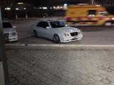 Mercedes-Benz E 320 2001 года за 5 000 000 тг. в Актау – фото 2