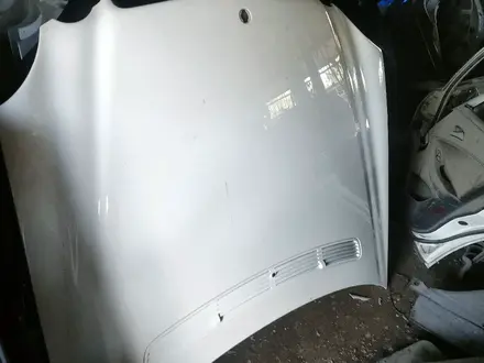Капот на w211. Есть разные цвета за 5 000 тг. в Алматы