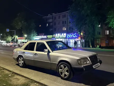 Mercedes-Benz E 220 1993 года за 1 300 000 тг. в Тараз – фото 4