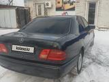 Mercedes-Benz E 220 1996 годаүшін2 800 000 тг. в Актобе – фото 3