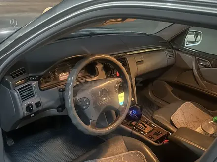 Mercedes-Benz E 280 2001 года за 2 900 000 тг. в Алматы – фото 4
