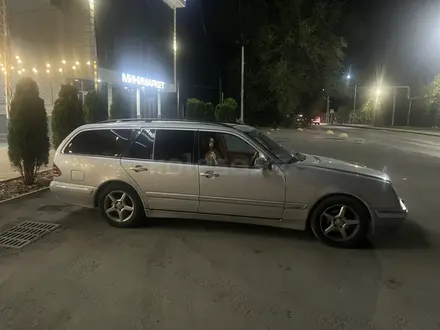 Mercedes-Benz E 280 2001 года за 2 900 000 тг. в Алматы – фото 2