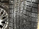 Зимние шины с дисками Yokohama за 300 000 тг. в Атырау – фото 4