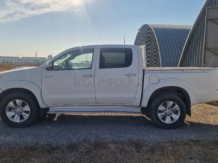 Toyota Hilux 2013 года за 7 000 000 тг. в Атырау – фото 2