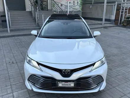 Toyota Camry 2020 года за 17 300 000 тг. в Шымкент