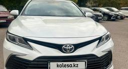 Toyota Camry 2021 годаfor16 000 000 тг. в Астана – фото 2