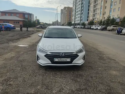 Hyundai Elantra 2020 года за 9 200 000 тг. в Астана