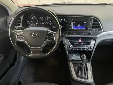 Hyundai Elantra 2018 года за 8 800 000 тг. в Алматы – фото 13