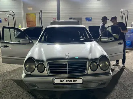 Mercedes-Benz E 280 1996 года за 2 200 000 тг. в Алматы