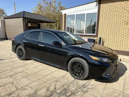 Toyota Camry 2018 года за 8 900 000 тг. в Жанаозен – фото 3