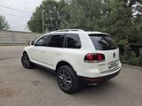 Volkswagen Touareg 2007 года за 7 500 000 тг. в Алматы – фото 5