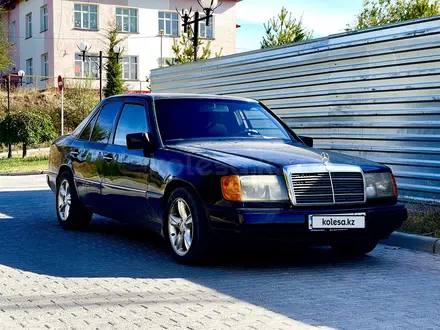 Mercedes-Benz E 200 1990 года за 1 000 000 тг. в Алматы