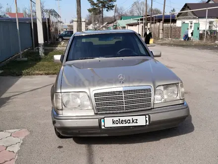 Mercedes-Benz E 200 1993 года за 2 600 000 тг. в Талгар