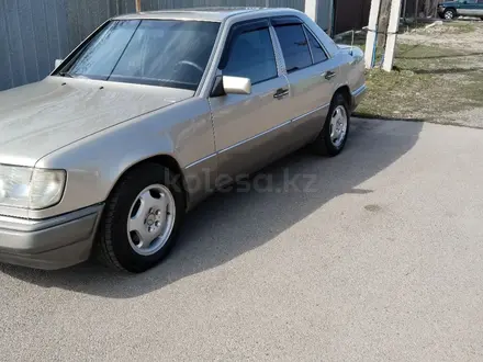 Mercedes-Benz E 200 1993 года за 2 600 000 тг. в Талгар – фото 2