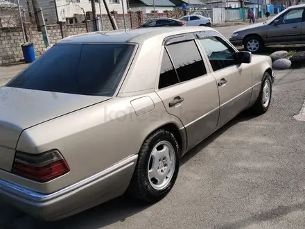 Mercedes-Benz E 200 1993 года за 2 600 000 тг. в Талгар – фото 4