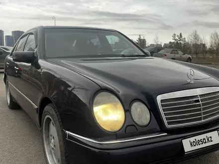 Mercedes-Benz E 320 1999 года за 2 800 000 тг. в Астана