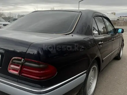 Mercedes-Benz E 320 1999 года за 2 800 000 тг. в Астана – фото 6