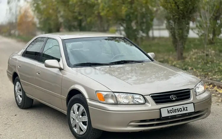 Toyota Camry 2000 годаfor3 970 000 тг. в Алматы