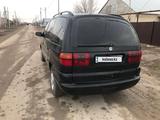 Volkswagen Sharan 1997 года за 1 800 000 тг. в Уральск – фото 3