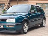 Volkswagen Golf 1994 года за 1 300 000 тг. в Алматы