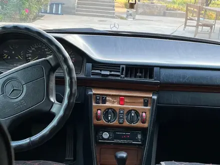 Mercedes-Benz E 280 1993 года за 2 200 000 тг. в Туркестан – фото 3