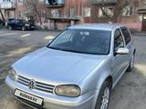 Volkswagen Golf 2001 года за 2 100 000 тг. в Семей