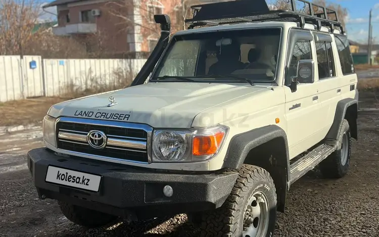 Toyota Land Cruiser 2007 годаүшін13 700 000 тг. в Актобе