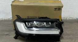 Фара правая на TOYOTA LAND CRUISER 3 линзы за 600 000 тг. в Алматы
