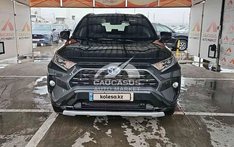 Toyota RAV4 2020 года за 10 000 000 тг. в Алматы