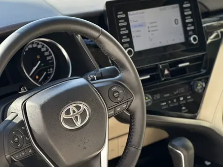Toyota Camry 2022 года за 18 500 000 тг. в Шымкент – фото 5