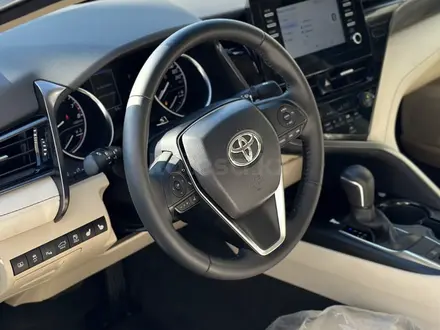 Toyota Camry 2022 года за 18 500 000 тг. в Шымкент – фото 6