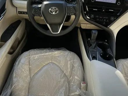 Toyota Camry 2022 года за 18 500 000 тг. в Шымкент – фото 9