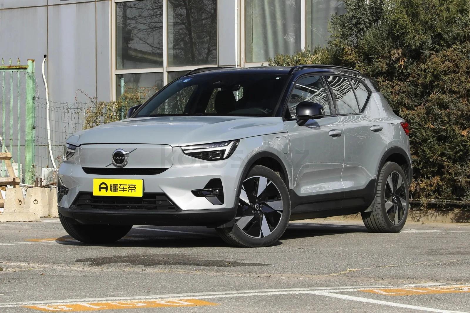 Volvo XC40 2024 г.