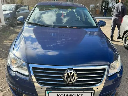 Volkswagen Passat 2008 года за 4 350 000 тг. в Караганда – фото 2