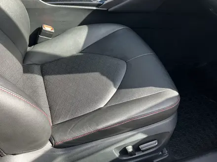 Toyota Camry 2020 года за 13 500 000 тг. в Уральск – фото 5
