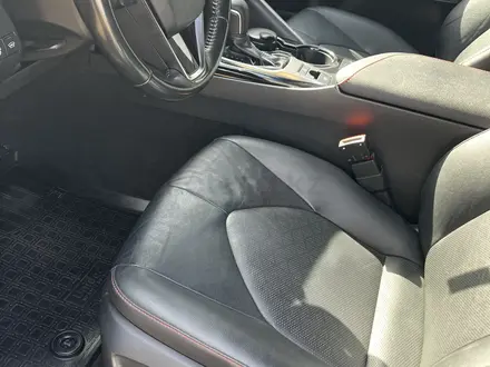 Toyota Camry 2020 года за 13 500 000 тг. в Уральск – фото 7