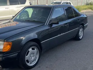 Mercedes-Benz E 230