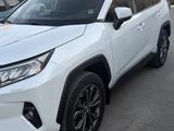 Toyota RAV4 2023 года за 14 500 000 тг. в Актобе
