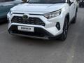 Toyota RAV4 2023 года за 14 500 000 тг. в Актобе – фото 2