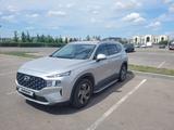 Hyundai Santa Fe 2022 годаfor15 750 000 тг. в Астана