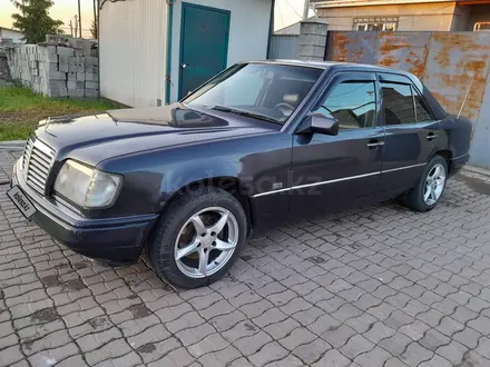 Mercedes-Benz E 280 1994 года за 2 500 000 тг. в Алматы