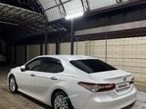 Toyota Camry 2019 года за 15 800 000 тг. в Шымкент – фото 3