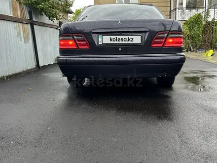 Mercedes-Benz E 230 1996 года за 3 000 000 тг. в Петропавловск – фото 4