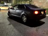 Volkswagen Jetta 2006 года за 2 400 000 тг. в Астана – фото 2