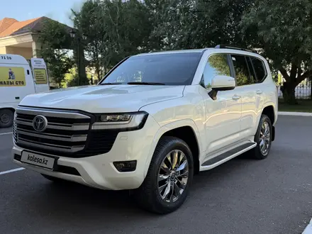 Toyota Land Cruiser 2023 года за 55 000 000 тг. в Астана